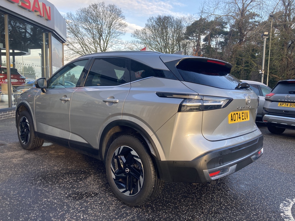 Nissan Qashqai 1.3 Dig-t Mh N-connecta AO74EUV Silver #2