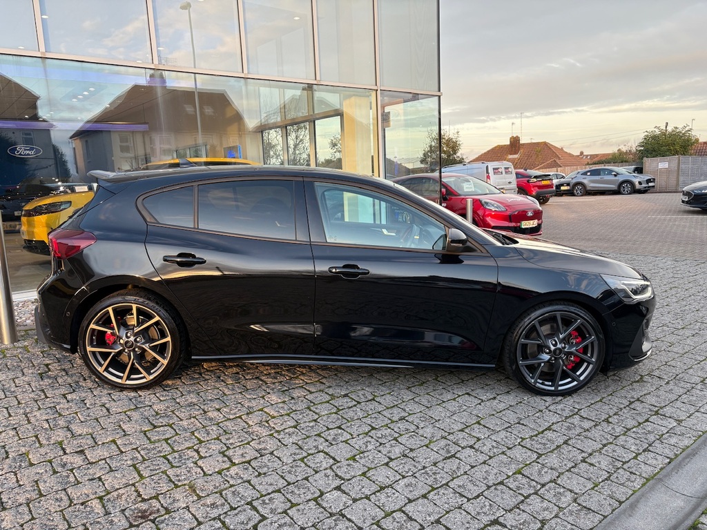 Ford Focus 2.3T Ecoboost St Hatchback Euro 6 Black #2