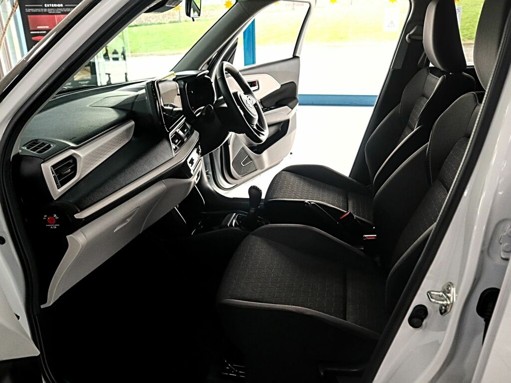 Suzuki Swift 1.2 Motion Mhev VK25JXL White #4