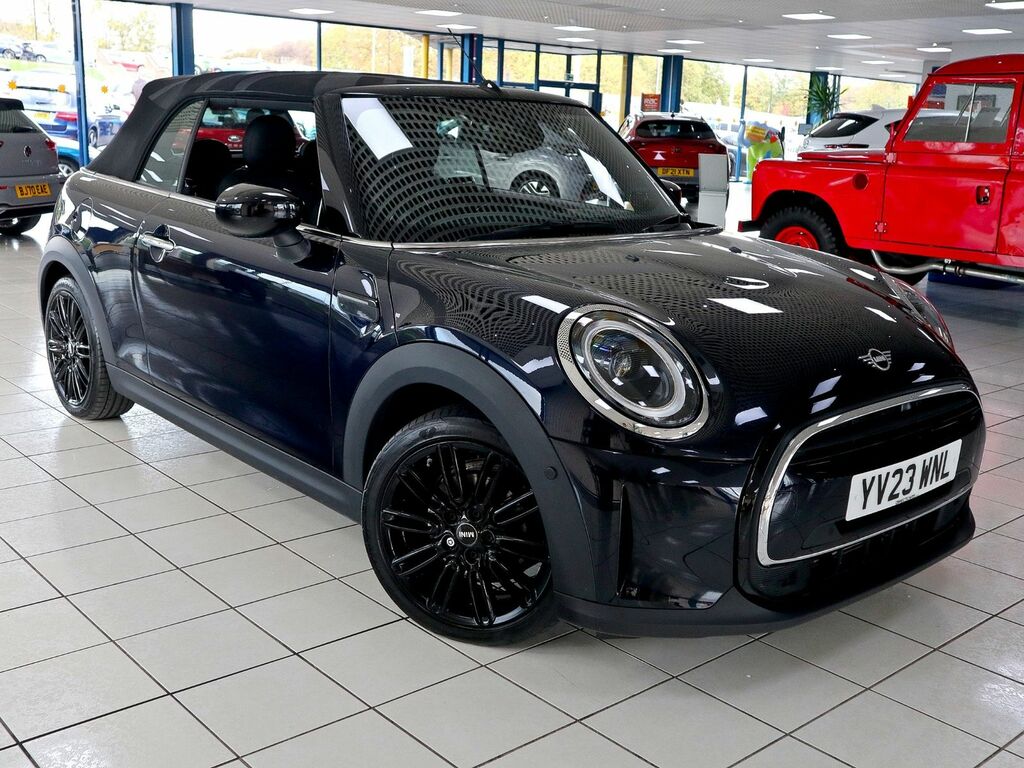 Mini Convertible 1.5 Cooper Exclusive Steptronic Black