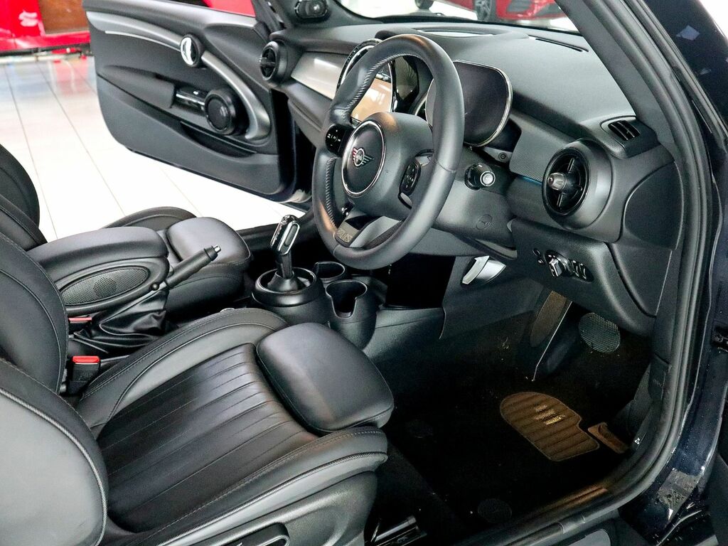 Mini Convertible 1.5 Cooper Exclusive Steptronic YV23WNL Black #3