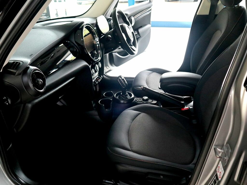Mini Hatch 1.5 Cooper Classic Steptronic Silver #4