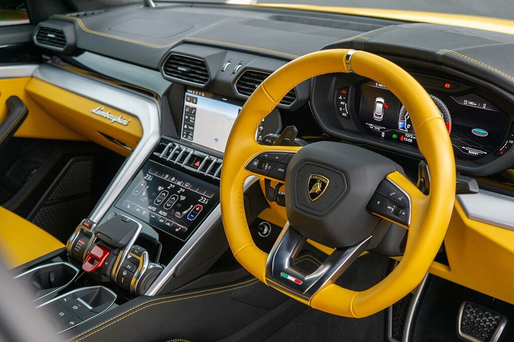 Lamborghini Urus V8 Biturbo Yellow
