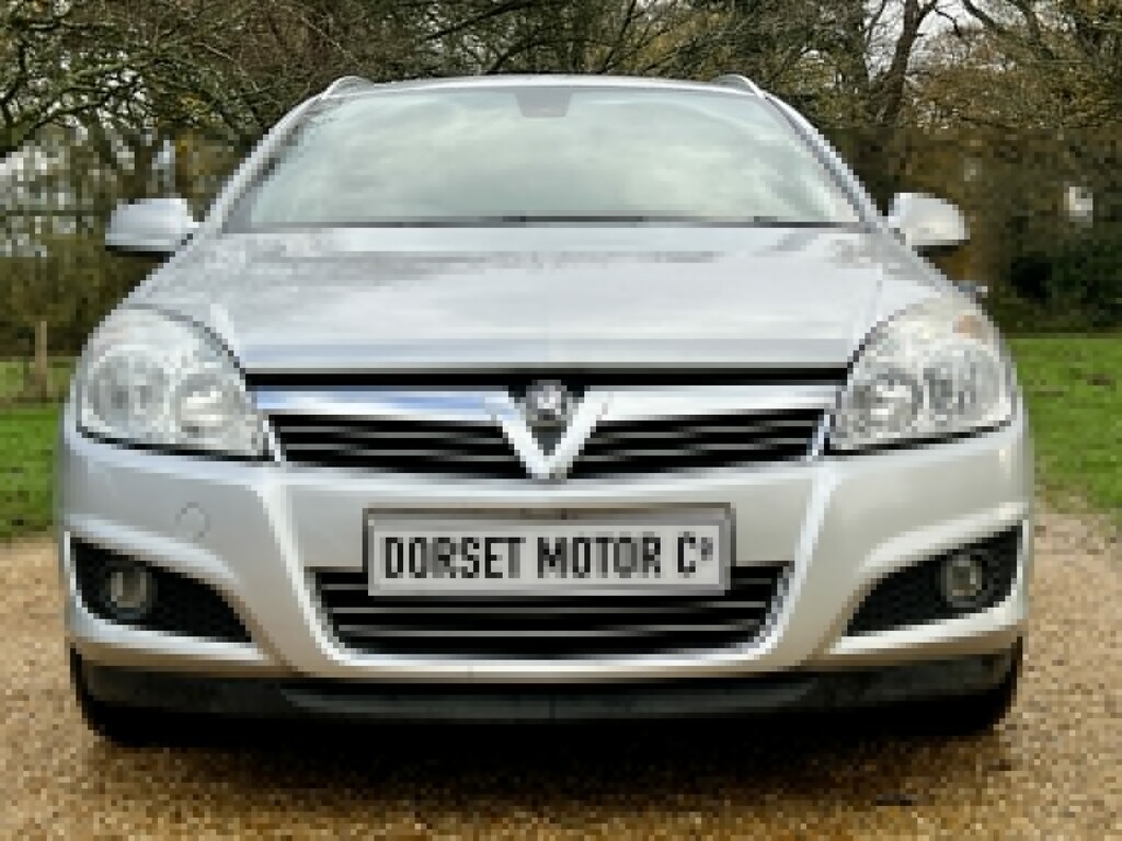 Vauxhall Astra Estate 1.6 I 16V Design 2010 Silver #3