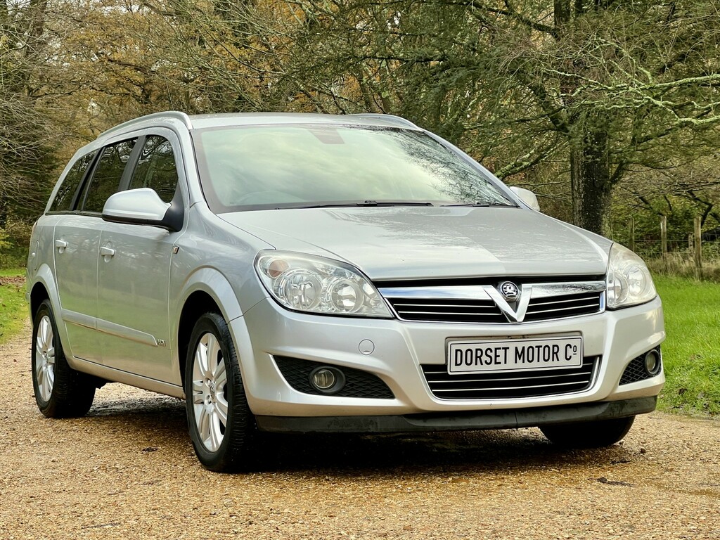 Vauxhall Astra Estate 1.6 I 16V Design 2010 Silver #2