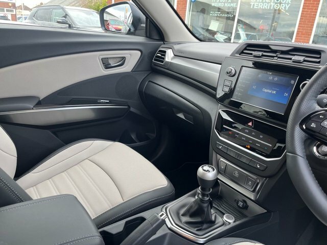 SsangYong Tivoli K40 1.5 Black #2