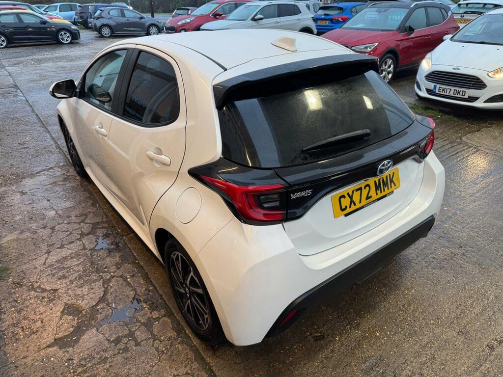 Toyota Yaris Hatchback 1.5 Vvt-h Design E-cvt Euro 6 Ss CX72MMK White #5