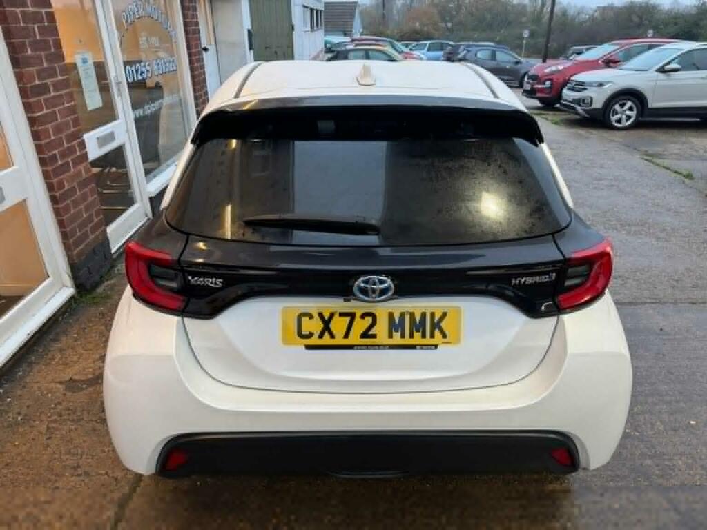 Toyota Yaris Hatchback 1.5 Vvt-h Design E-cvt Euro 6 Ss CX72MMK White #4