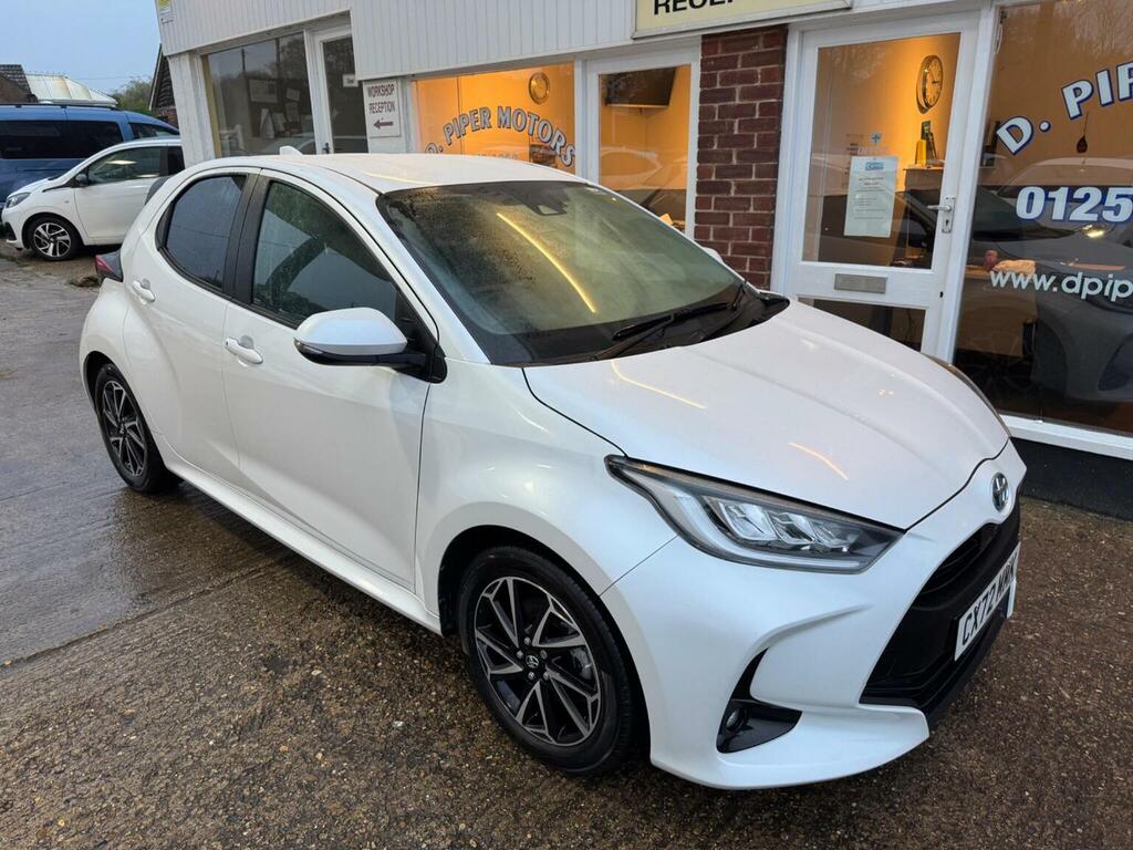 Toyota Yaris Hatchback 1.5 Vvt-h Design E-cvt Euro 6 Ss CX72MMK White