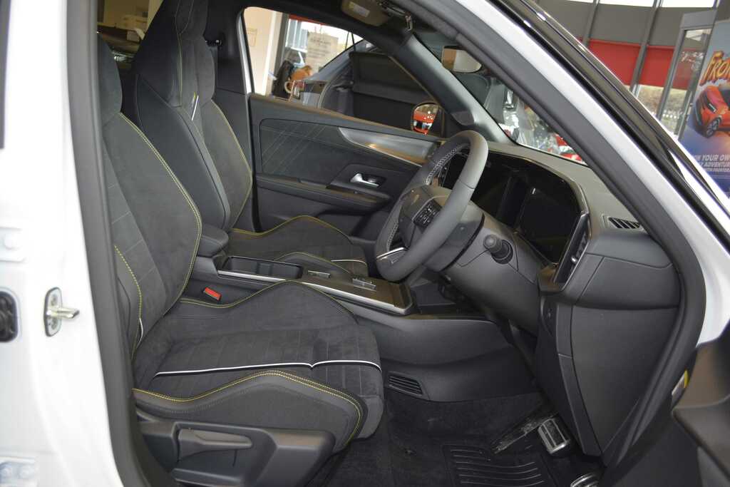 Vauxhall Mokka-e 207Kw Gse 54Kwh  White #4