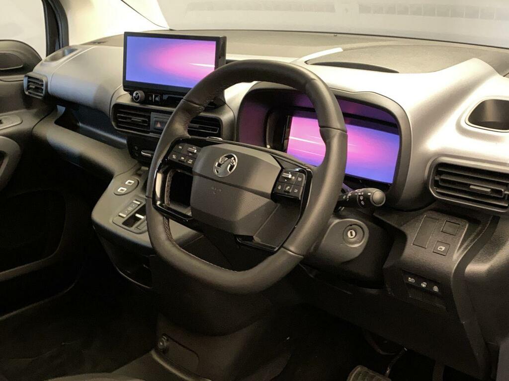 Vauxhall Combo-e Life 52Kwh 136 Bhp Ultimate XL Nq  #4