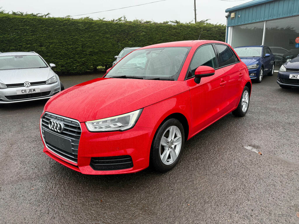 Audi A1 1.0 Tfsi Sport S-tronic Red #3
