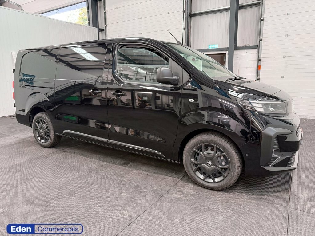 Vauxhall Vivaro 2L Pro 6Dr Black