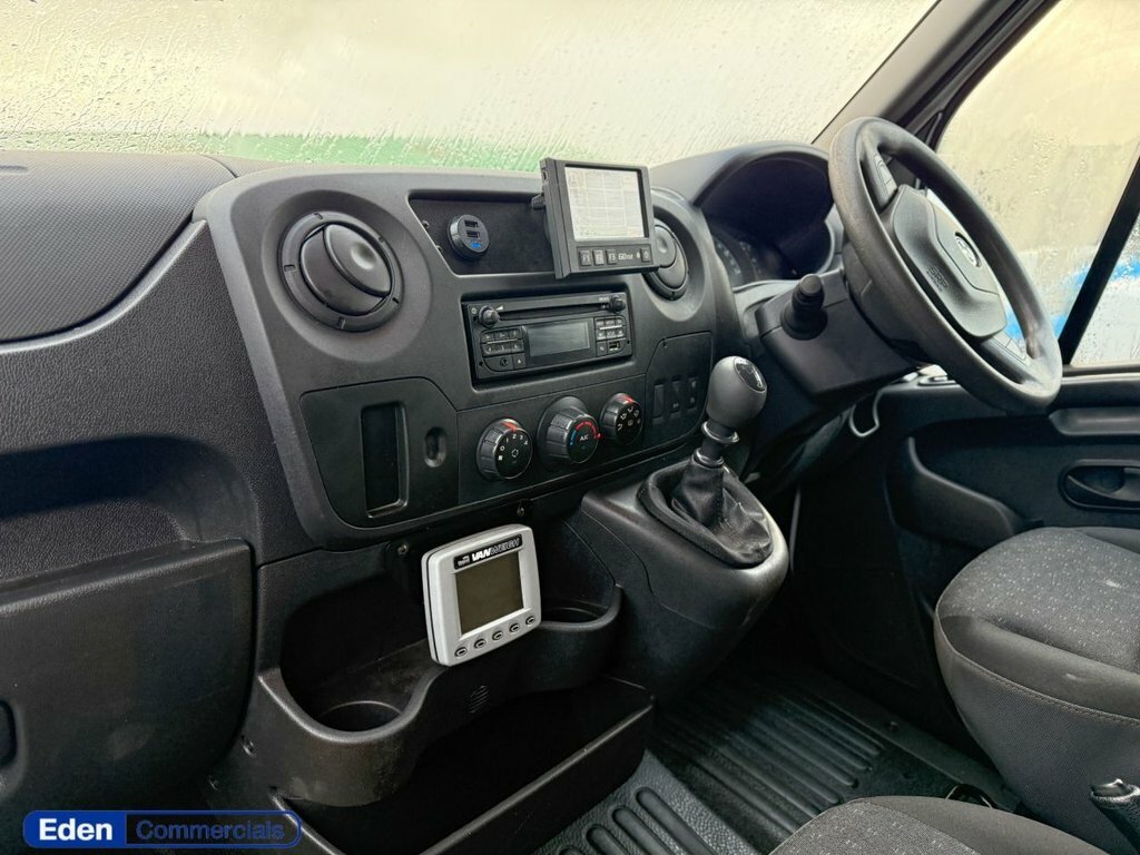 Vauxhall Movano Mpv BD68MKA White #3