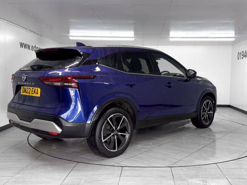 Nissan Qashqai+2 Hatchback White #22