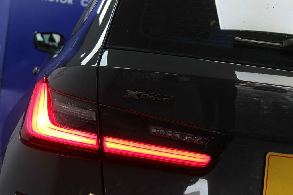 BMW 3 Series 3L Null YK69WJP Grey #4