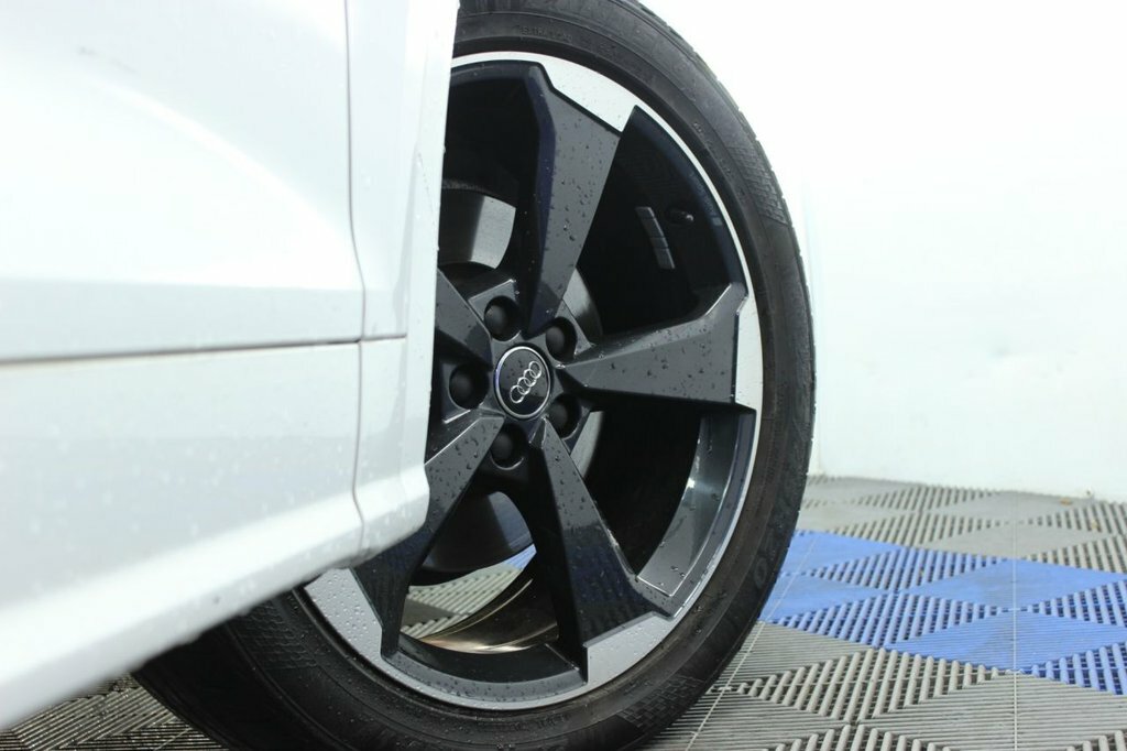 Audi Q5 2L Black Edition RY19FVO White #2