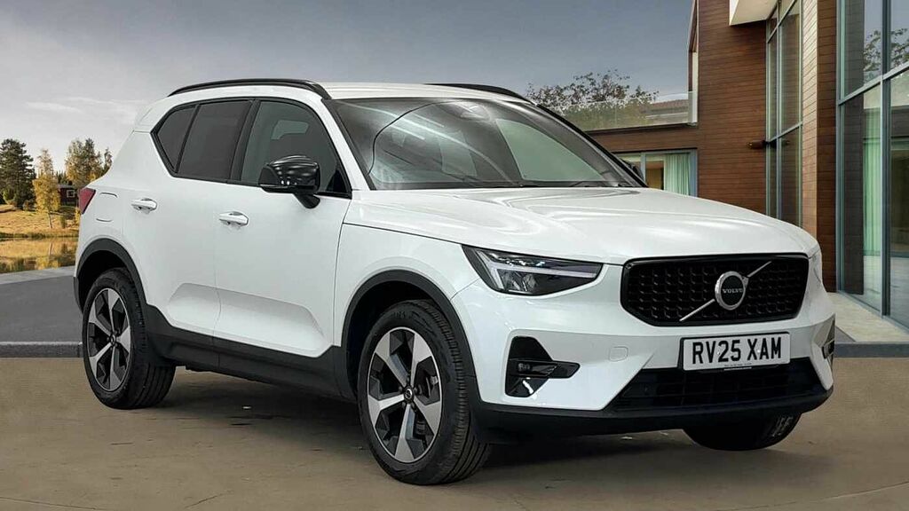 Volvo XC40 Plus, B4 Mild Hybrid, Dark White