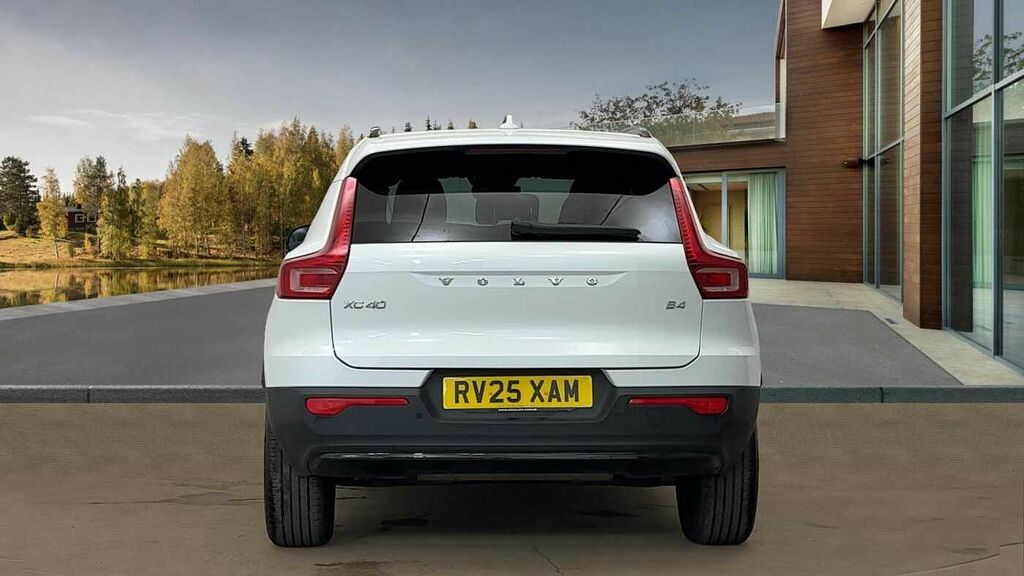Volvo XC40 Plus, B4 Mild Hybrid, Dark RV25XAM White #4