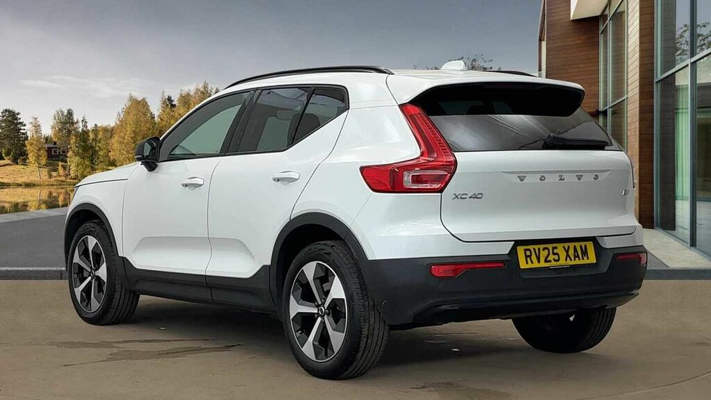 Volvo XC40 Plus, B4 Mild Hybrid, Dark RV25XAM White #5