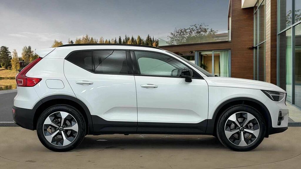 Volvo XC40 Plus, B4 Mild Hybrid, Dark RV25XAM White #2