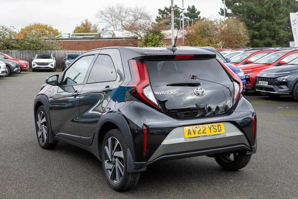 Toyota Aygo X 1.0 Vvt-i Edge AV22YSD Green #3