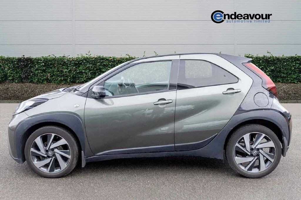 Toyota Aygo X 1.0 Vvt-i Edge AV22YSD Green #6
