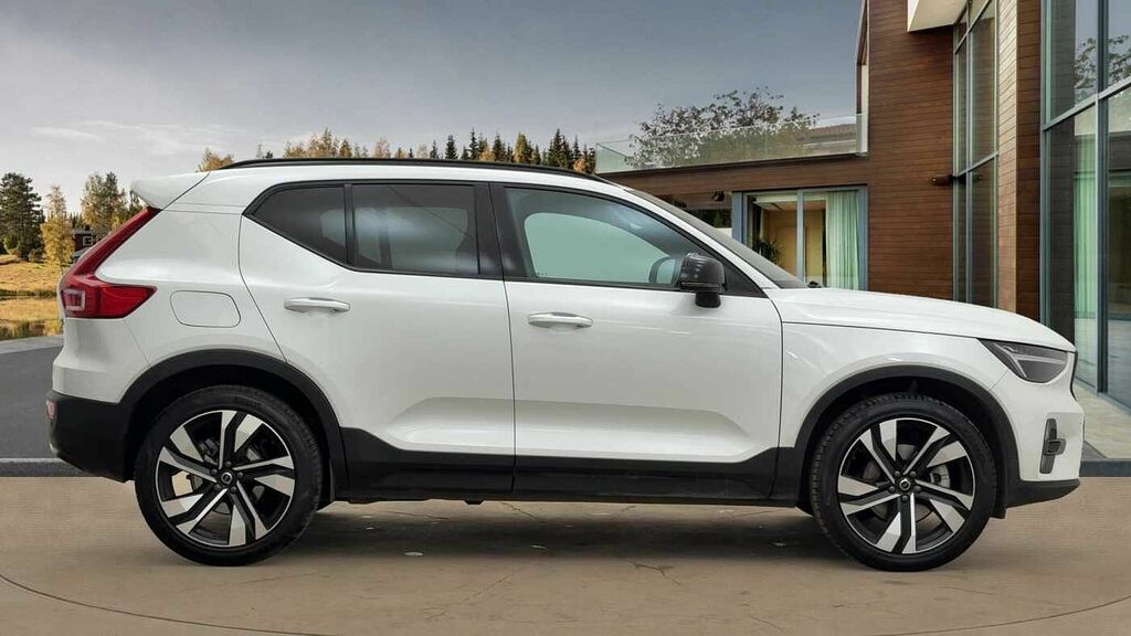 Volvo XC40 Plus, B3 Mild Hybrid, Dark White #2