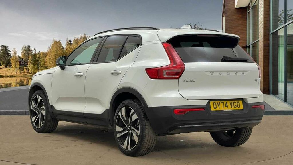 Volvo XC40 Plus, B3 Mild Hybrid, Dark White #5