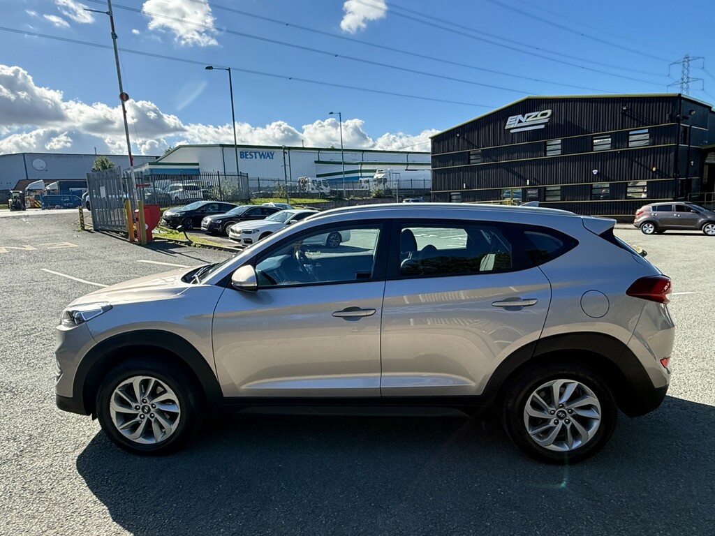 Hyundai Tucson 1.6 Gdi Blue Drive Se Nav Suv Eu SB18VFH Beige #4