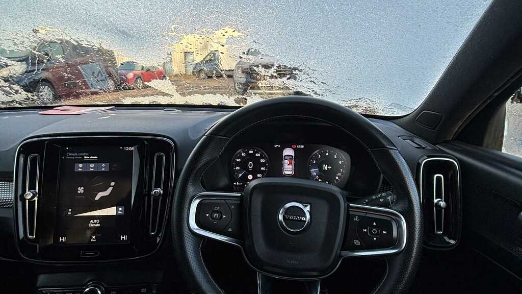 Volvo XC40 1.5 T3 163 R Design Geartronic 2019 Blue #4
