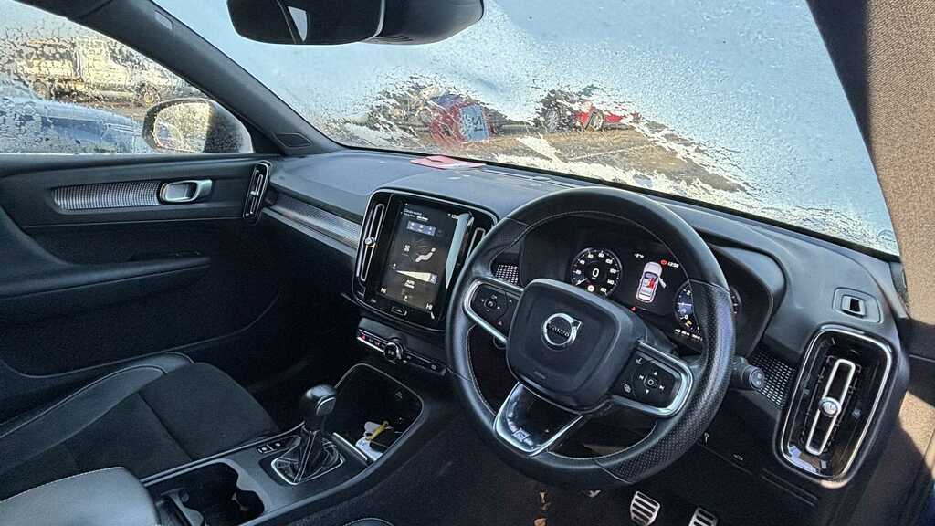 Volvo XC40 1.5 T3 163 R Design Geartronic 2019 Blue #3