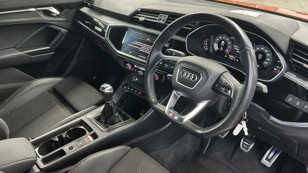 Audi Q3 35 Tfsi Black Edition 2022 RO10DUG Orange #2