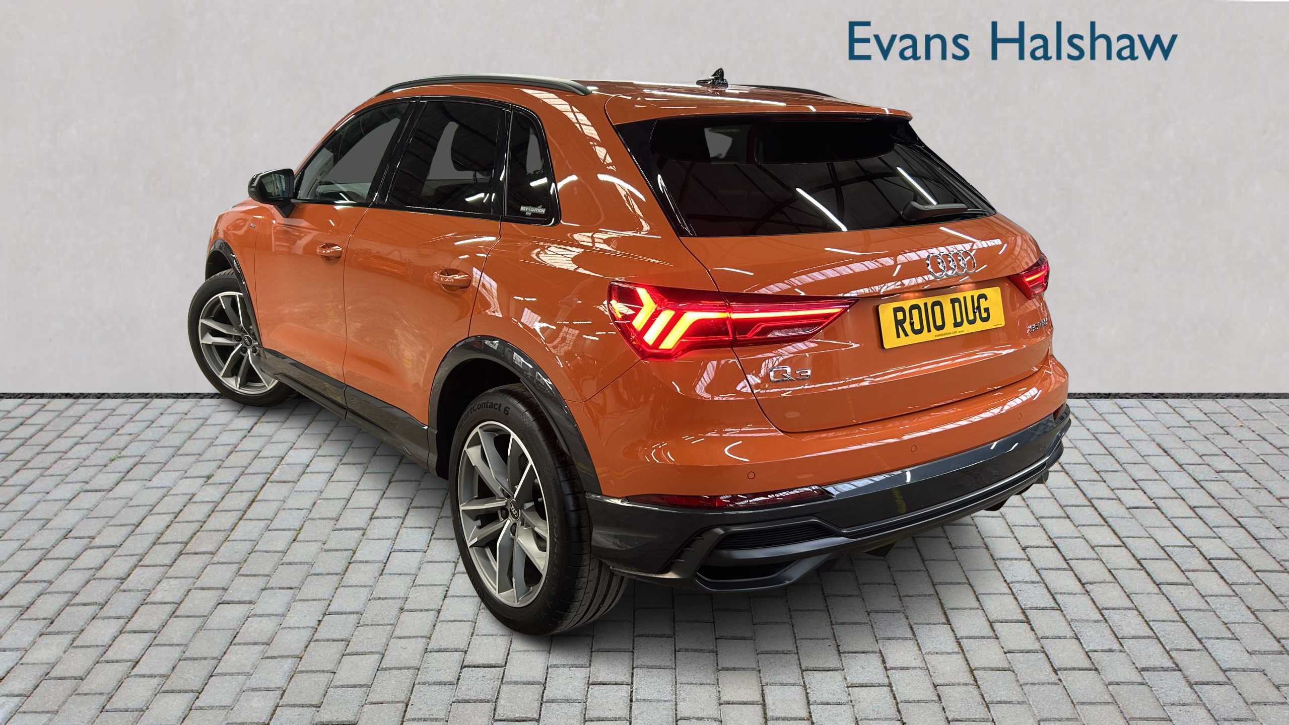 Audi Q3 35 Tfsi Black Edition 2022 RO10DUG Orange #4