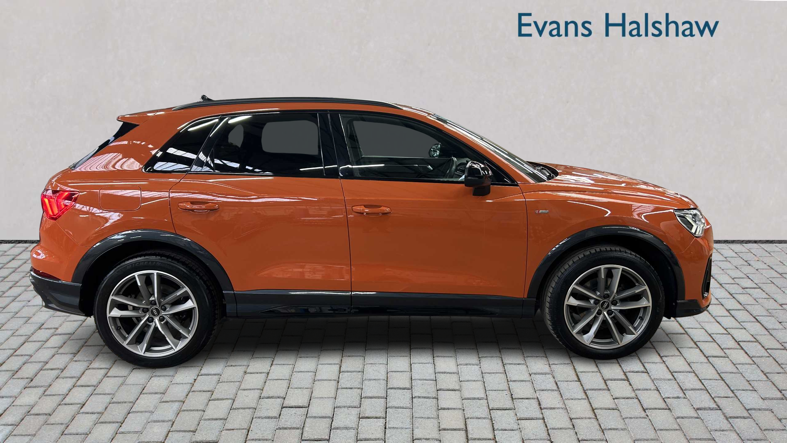 Audi Q3 35 Tfsi Black Edition 2022 RO10DUG Orange #5
