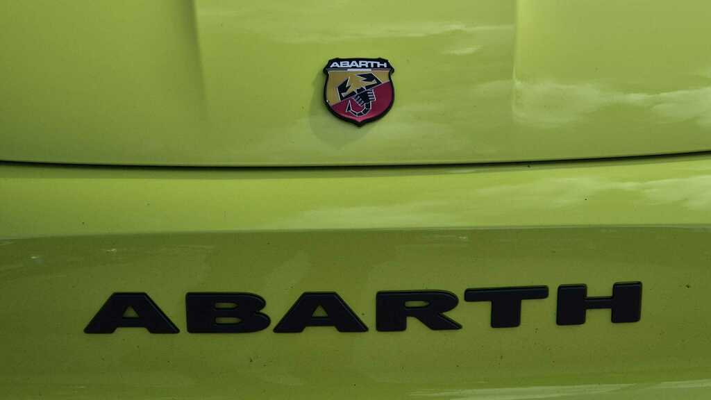 Abarth 500 114Kw Scorpionissima 42.2Kwh 2024 FE74SJX Green #4