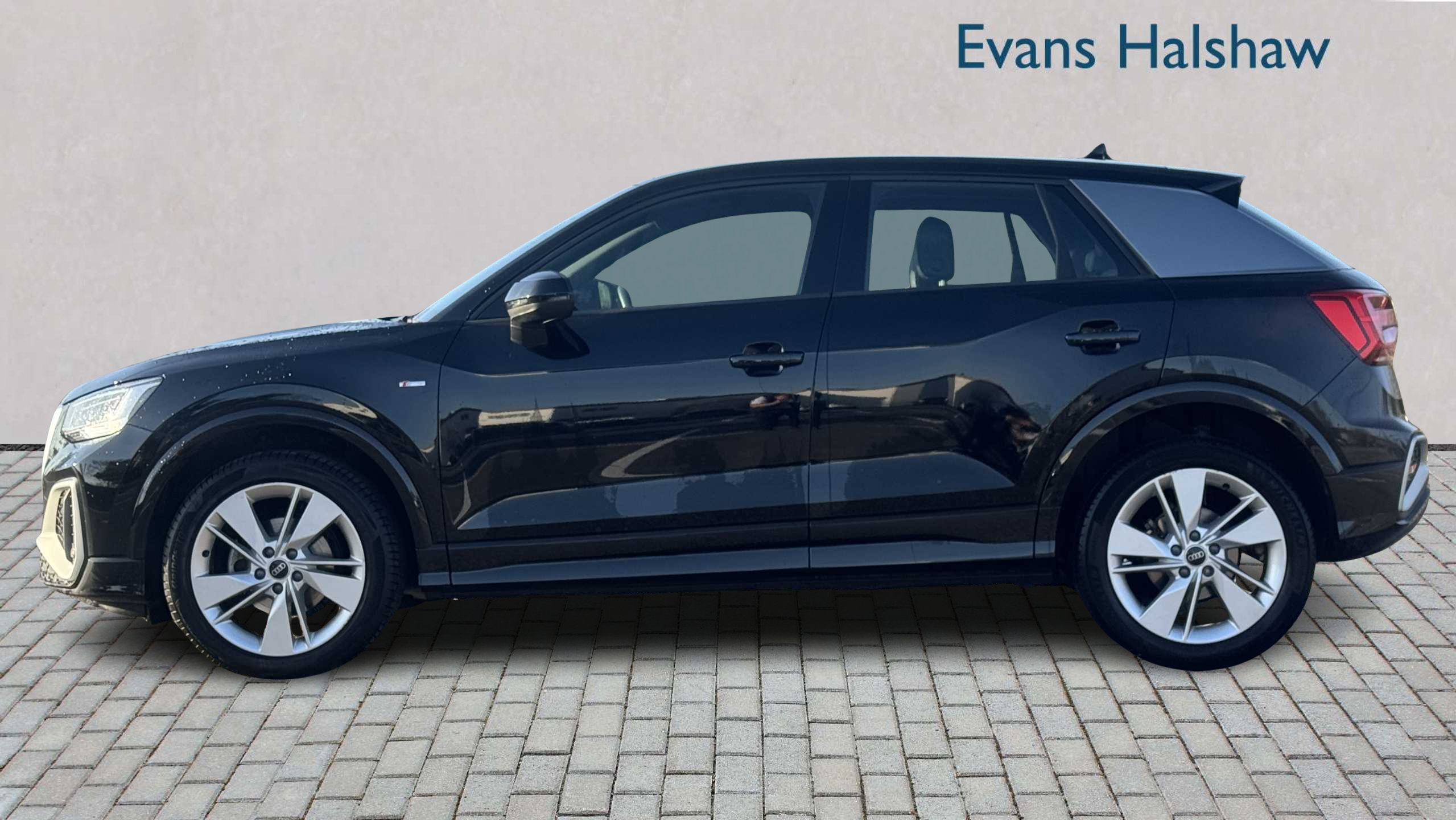 Audi Q2 35 Tfsi S Line S Tronic 2022 SL72EXU Black #4