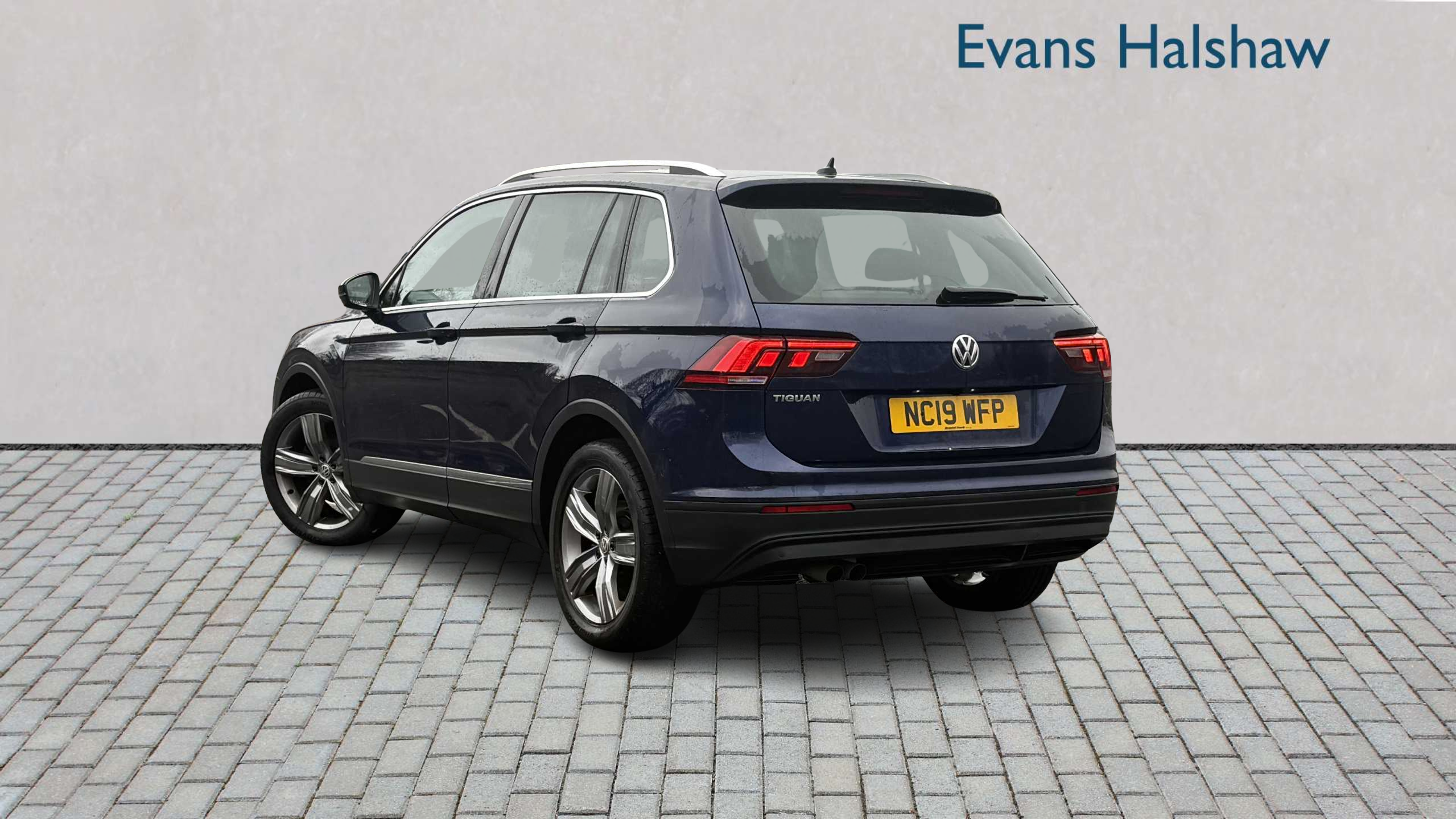 Volkswagen Tiguan 1.5 Tsi Evo 130 Match 2019 NC19WFP Black #2