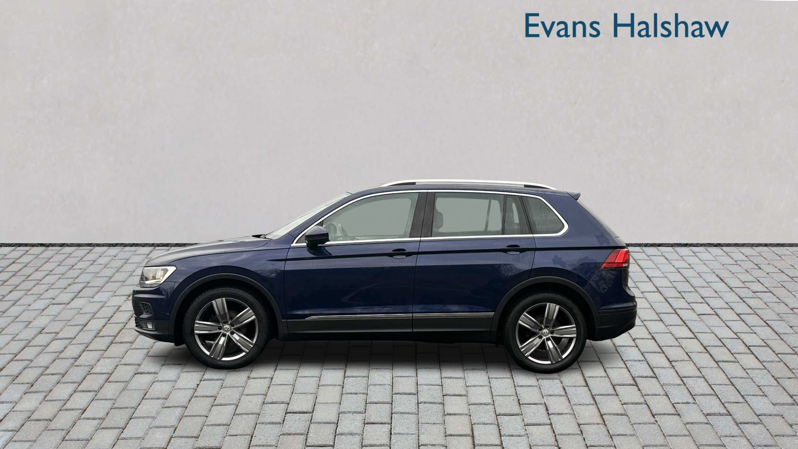 Volkswagen Tiguan 1.5 Tsi Evo 130 Match 2019 NC19WFP Black #4