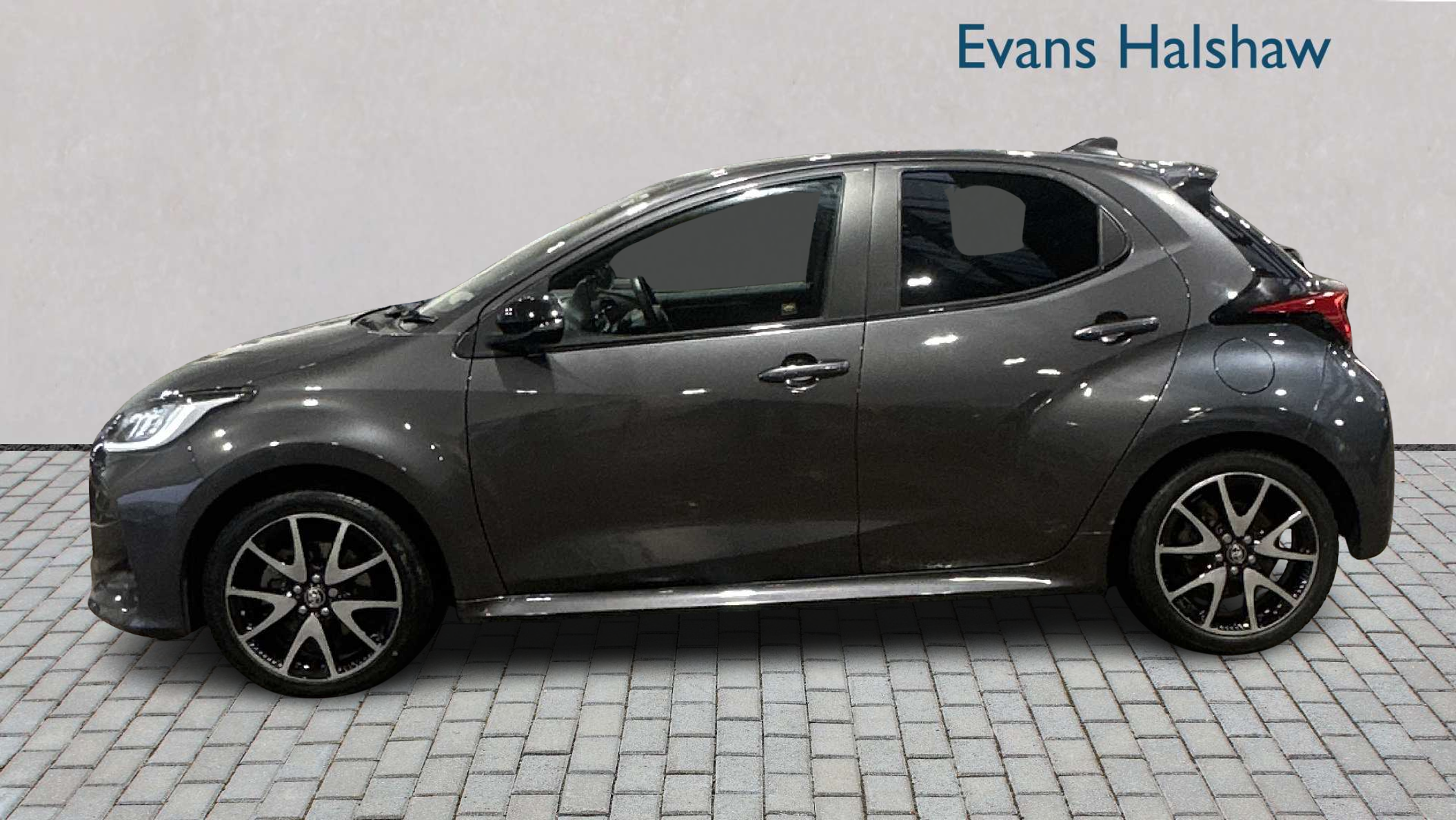 Toyota Yaris 1.5 Hybrid Dynamic Cvt 2022 FN22VKA Grey #3