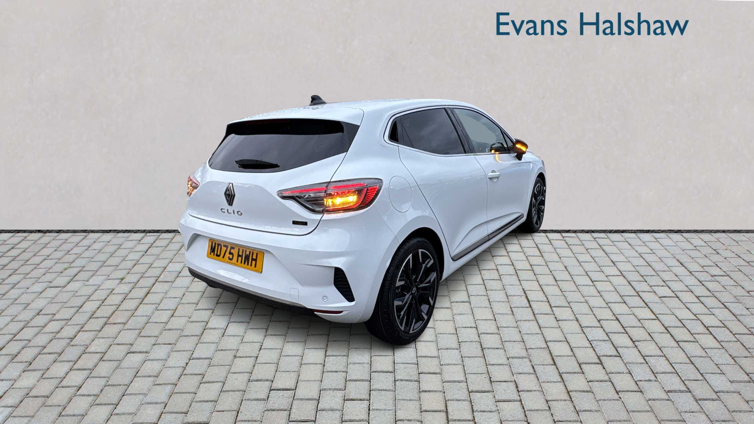 Renault Clio 1.6 E-tech Full Hybrid 145 Techno 2025 MD75HWH White #2