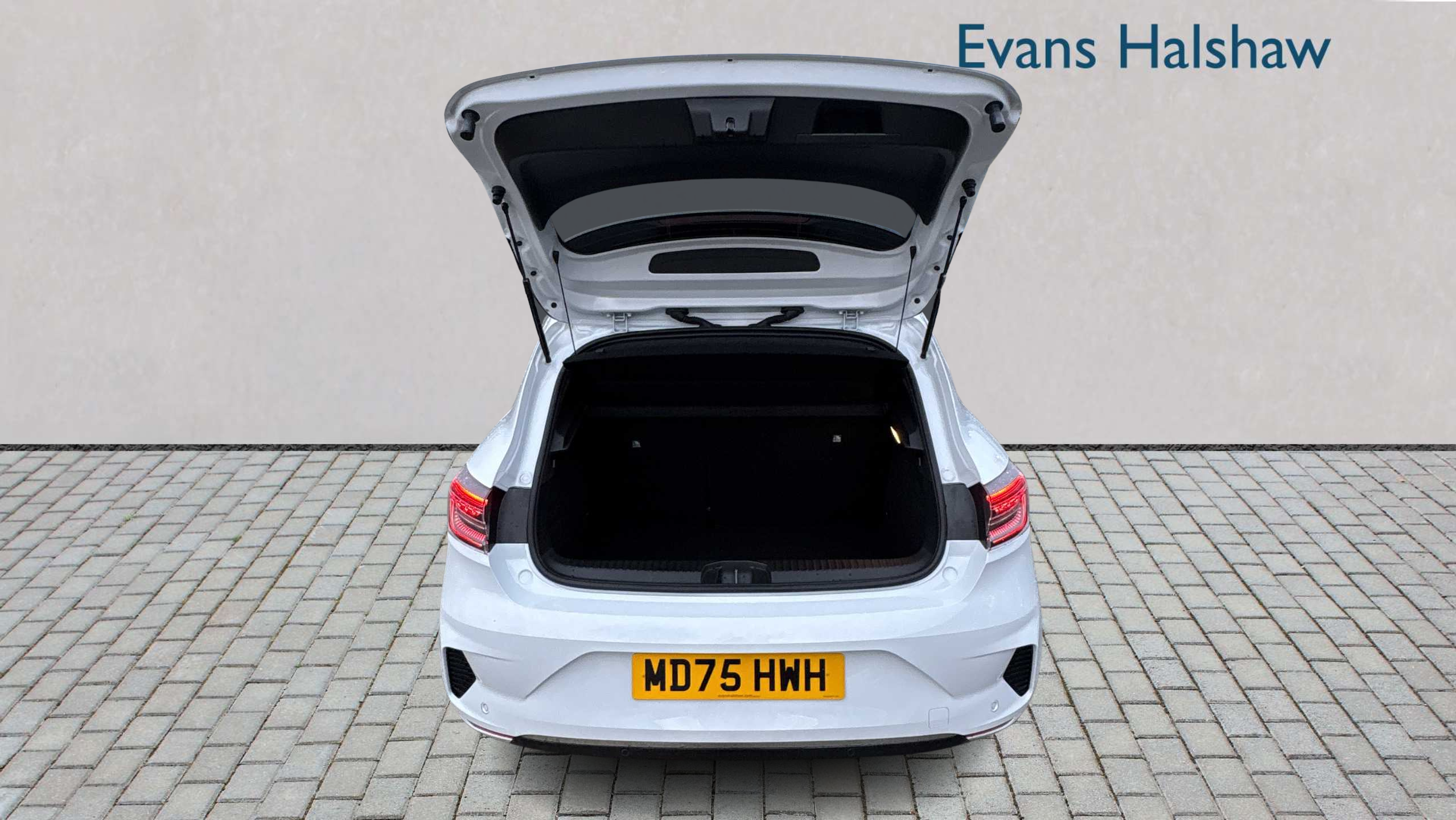 Renault Clio 1.6 E-tech Full Hybrid 145 Techno 2025 MD75HWH White #6