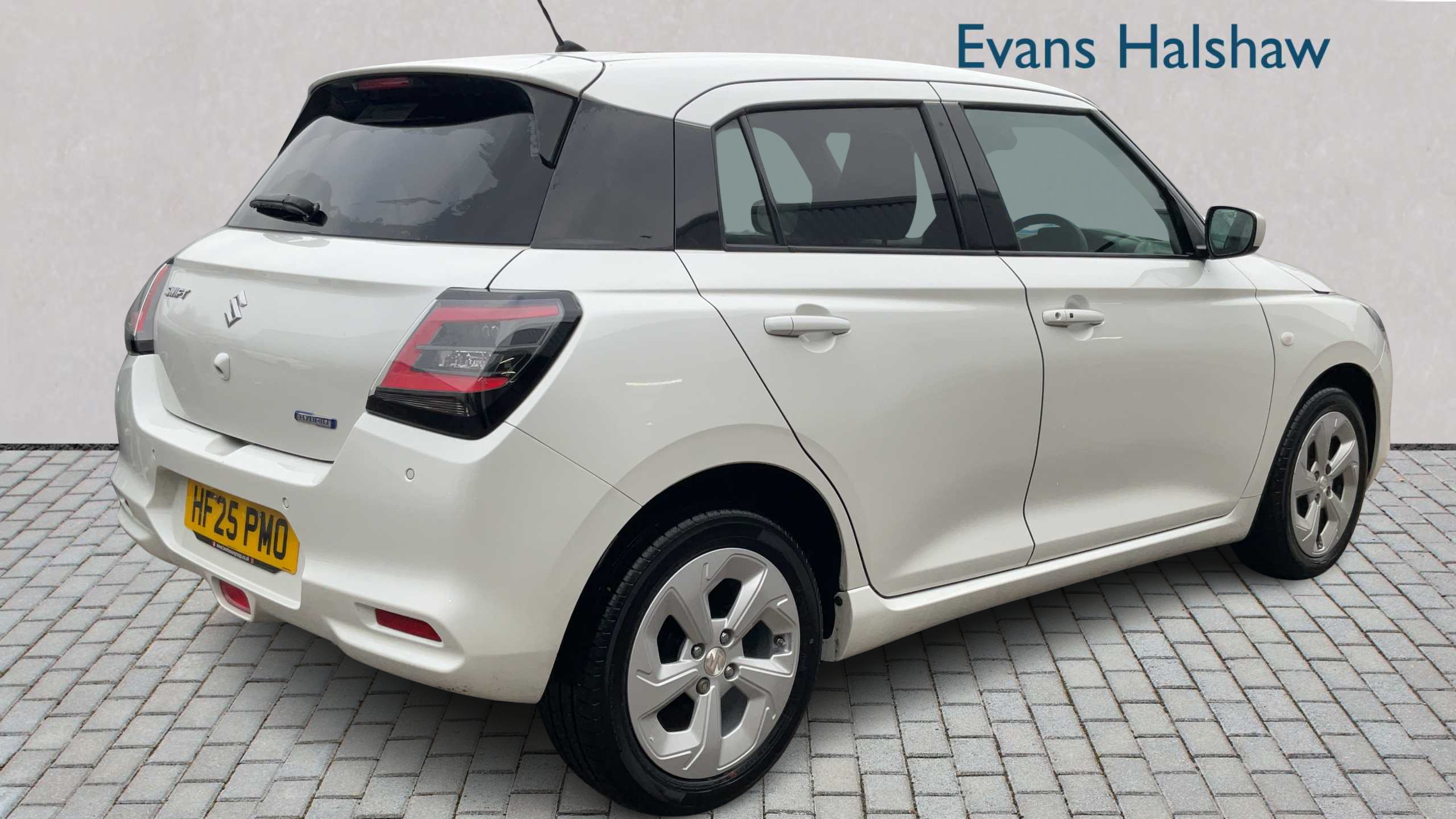 Suzuki Swift 1.2 Mild Hybrid Motion 2025 HF25PMO White #2