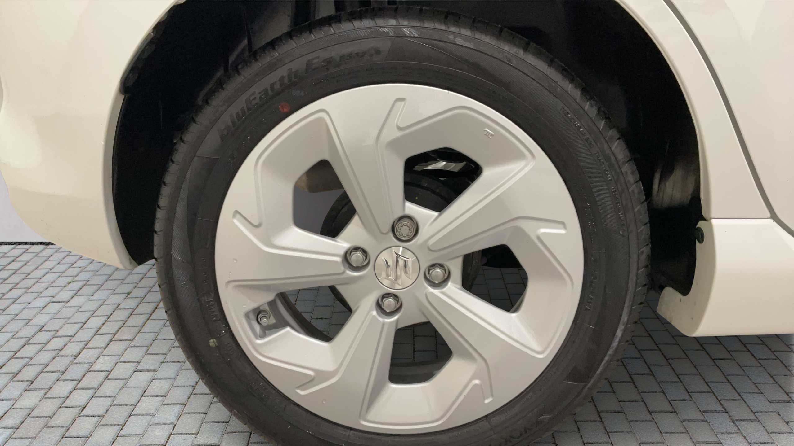 Suzuki Swift 1.2 Mild Hybrid Motion 2025 HF25PMO White #6