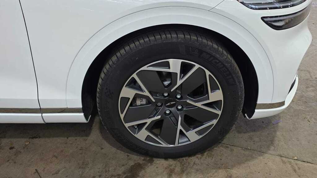 Genesis GV70 360Kw Pure 84Kwh Awd 2025 OV25BYO White #4