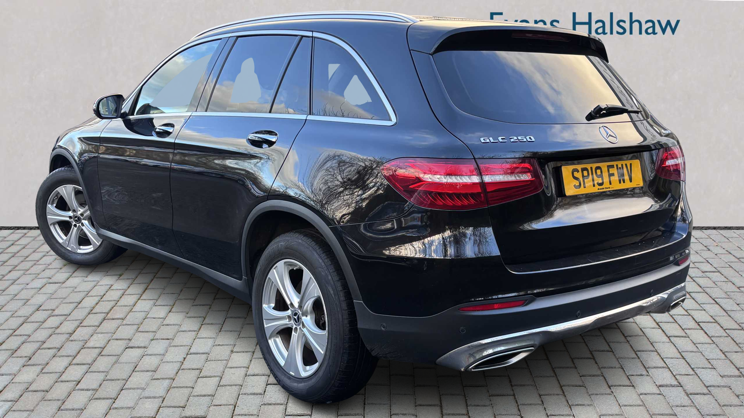 Mercedes-Benz GLC Class 250 4Matic Sport Premium 9G-tronic 2019 SP19FWV Black #2