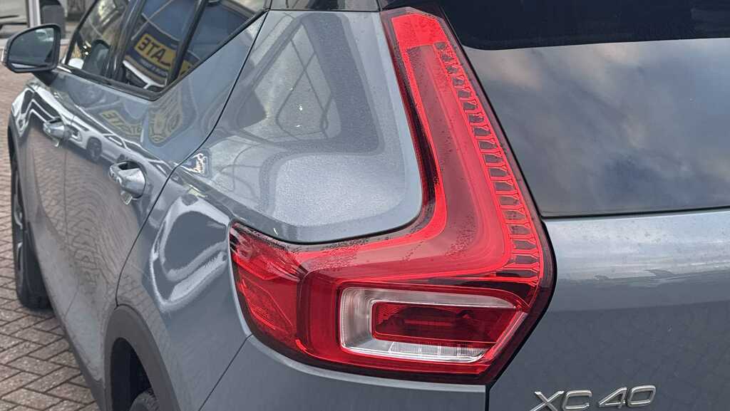 Volvo XC40 2.0 B4p R Design Awd 2020 LM70XZV Grey #4