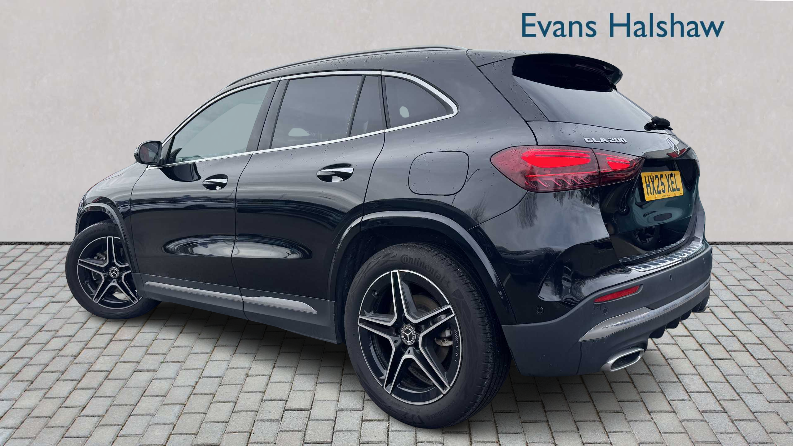 Mercedes-Benz GLA Class 200 Amg Line Executive 2025 HX25XEL Black #2