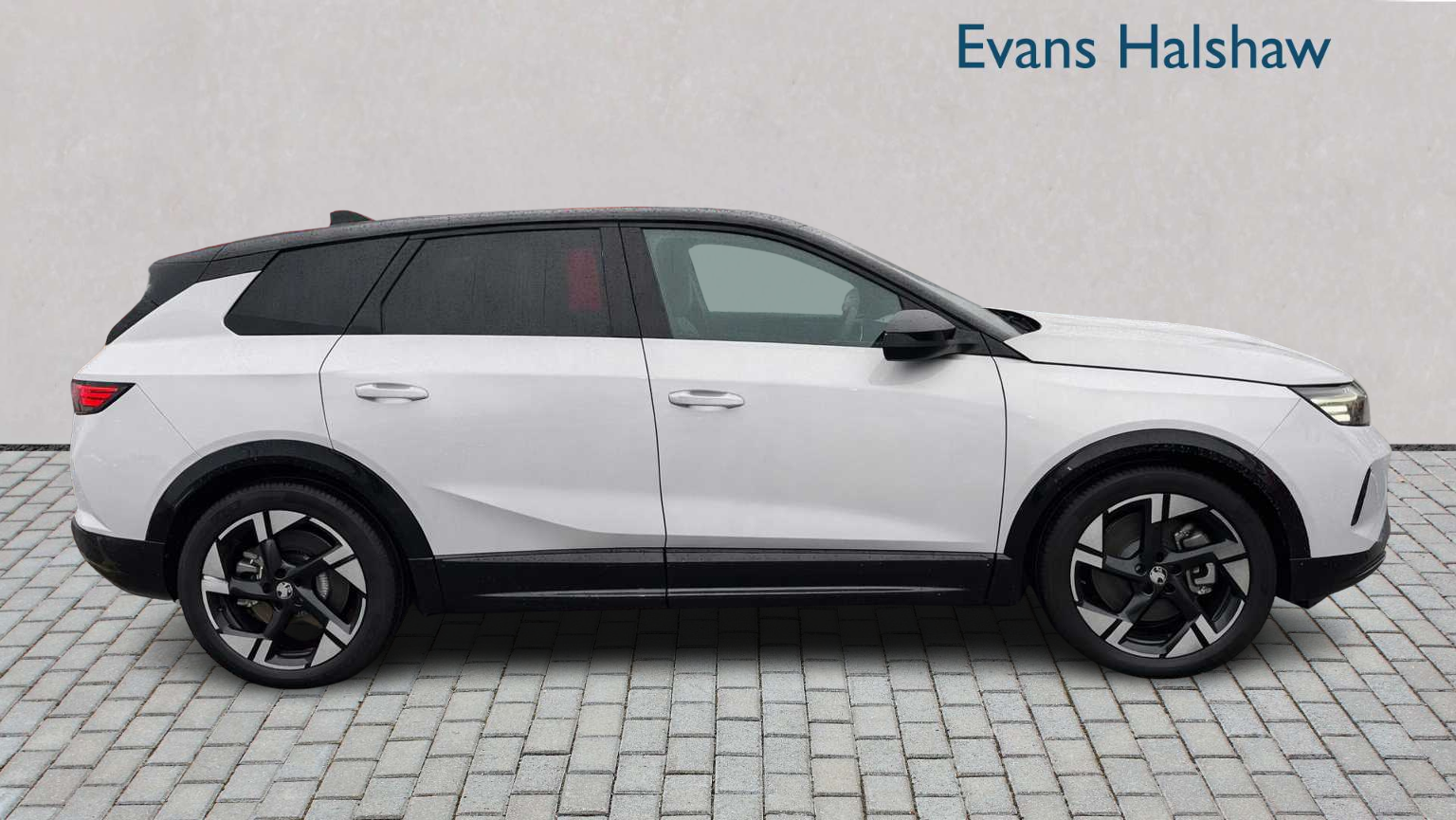 Vauxhall Grandland 157Kw Ultimate 73Kwh Panoramic Roof 202 CF75KGY White #4