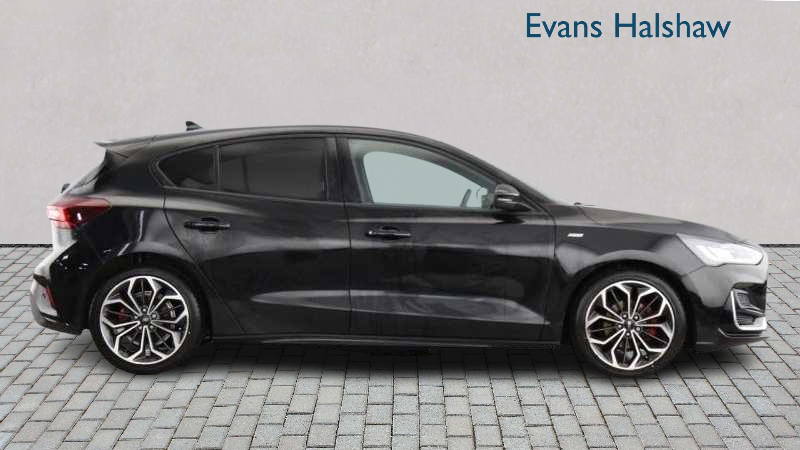 Ford Focus 1.5 Ecoblue St-line Vignale 2022 CA72YMM Black #2